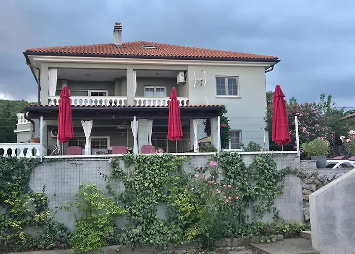 Srdoc Za 8 Osoba S Bazenom Шмрика