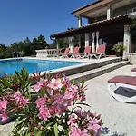 Apartment Srdoc Za 8 Osoba S Privatnim Bazenom