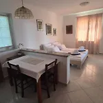 Srdoc Za 8 Osoba S Privatnim Bazenom 슈므리카