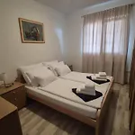 Apartment Srdoc Za 8 Osoba S Privatnim Bazenom
