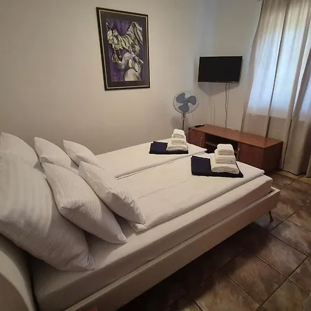 Srdoc Za 8 Osoba S Privatnim Bazenom Διαμέρισμα