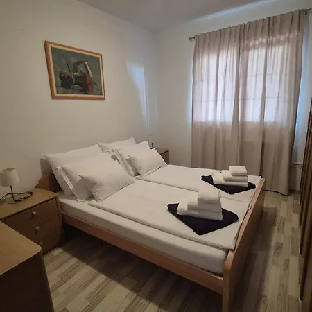 Apartment Srdoc Za 8 Osoba S Privatnim Bazenom