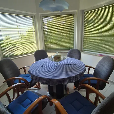 Srdoc Za 8 Osoba S Privatnim Bazenom Apartment